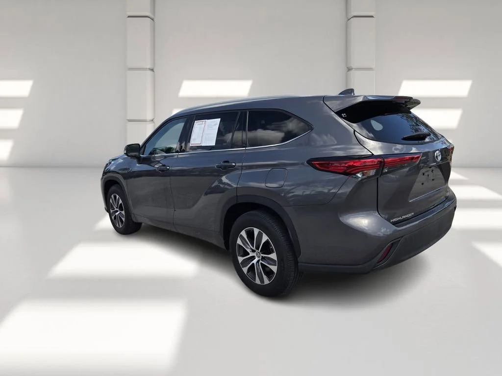 Used 2022 Magnetic Gray Metallic Toyota Hybrid XLE image 8