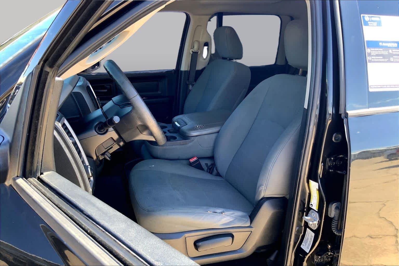 Used 2015 Brilliant Black Crystal Pearlcoat Ram Express image 7