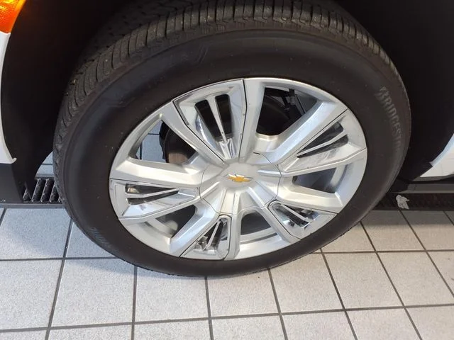 Used 2024 Pearl Chevrolet High Country image 5