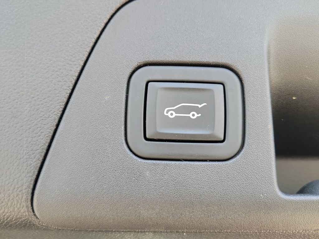 Used 2023 Cinnabar Metallic Buick Preferred image 9