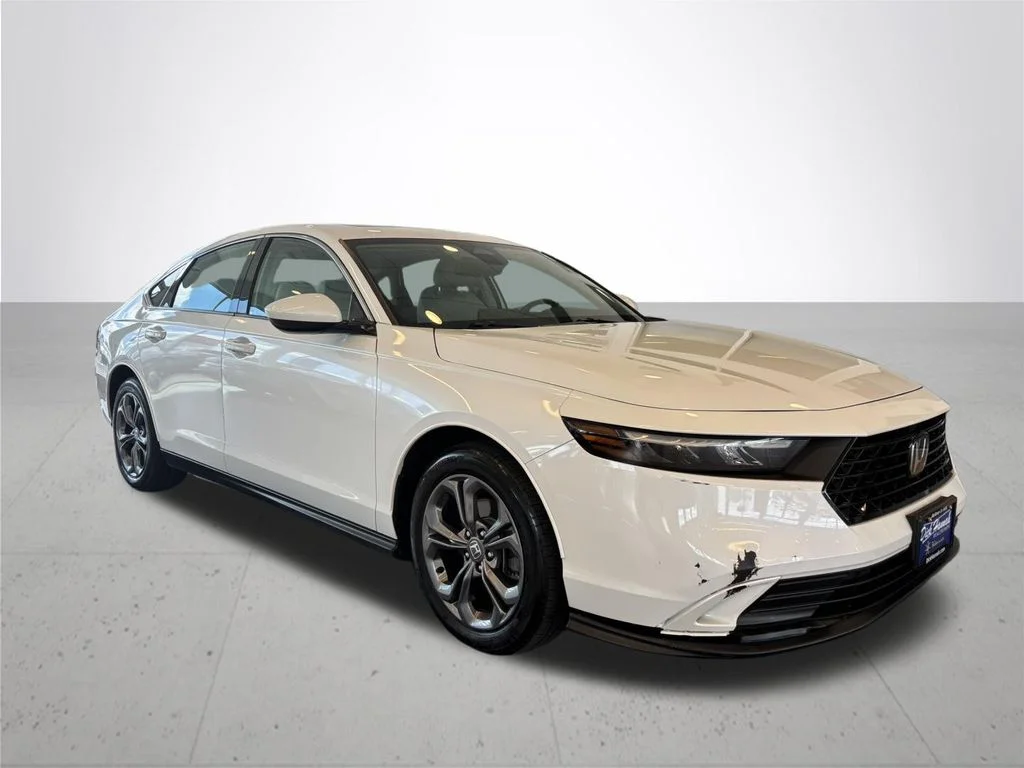 Used 2023 White Honda EX image 5