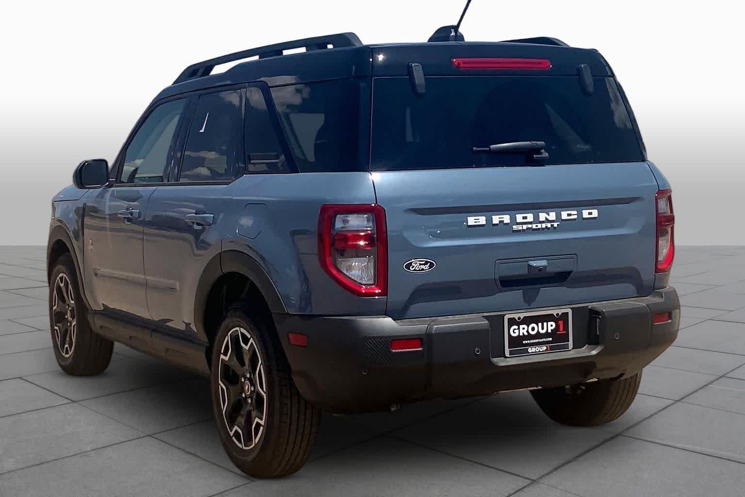 New 2026 Azure Gray Metallic Tri-Coat Ford Outer Banks® image 12