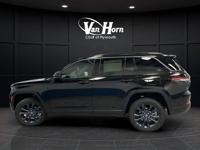 New 2026 Diamond Black Crystal Pearl-Coat Exterior Paint Jeep  image 6