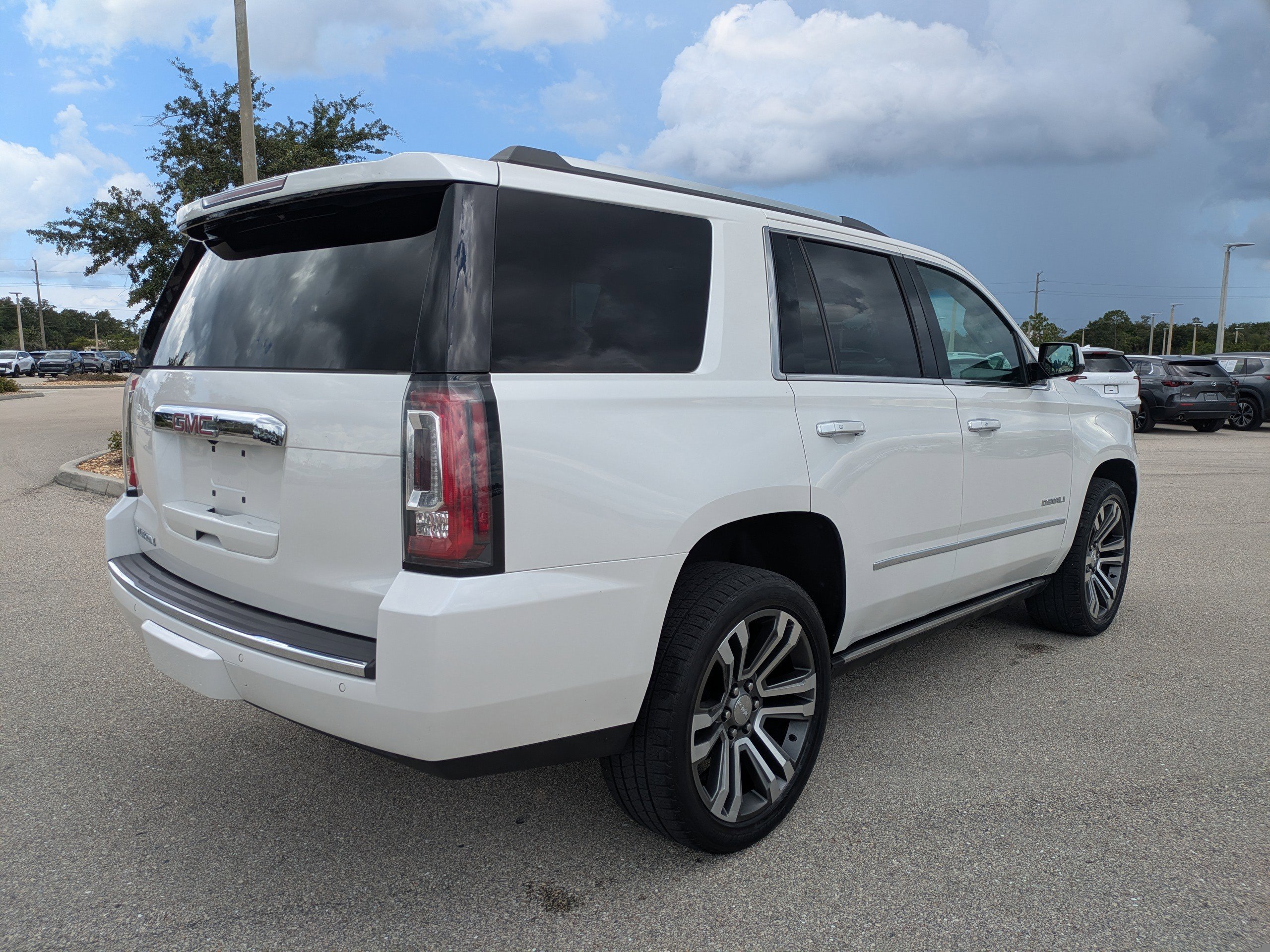 Used 2018 White Frost Tricoat GMC Denali image 5