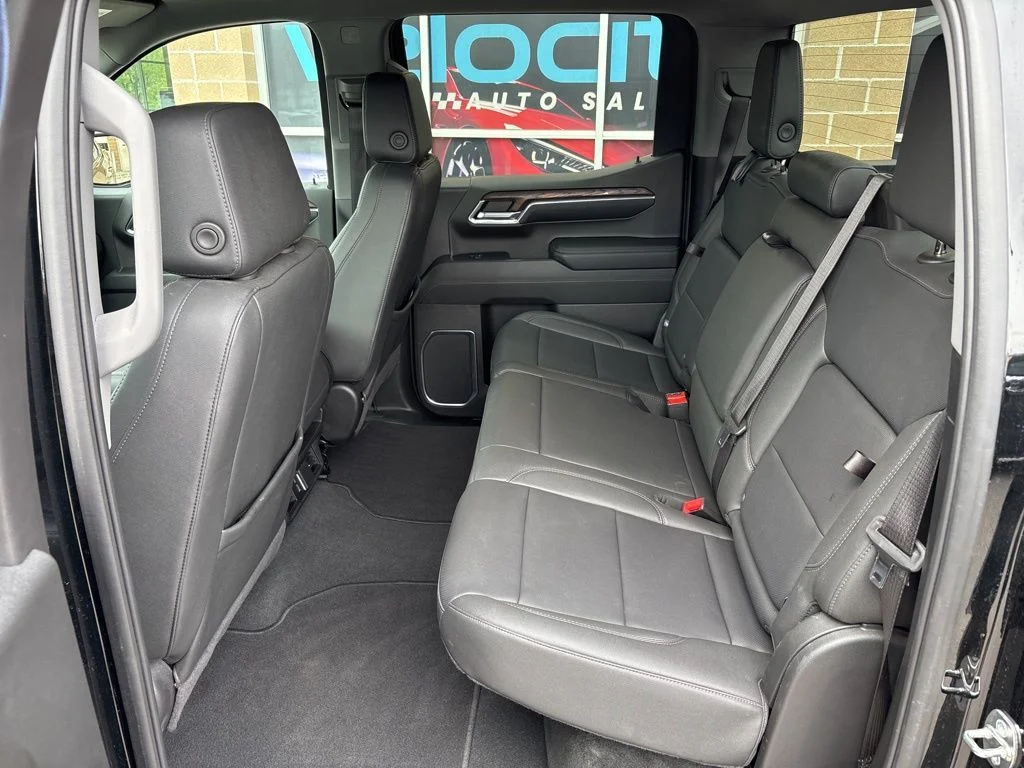 2024 GMC Sierra 1500 SLT - Photo 17