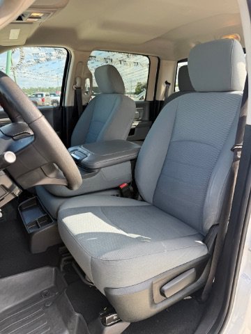 Used 2018 Bright White Clearcoat Ram SLT image 12