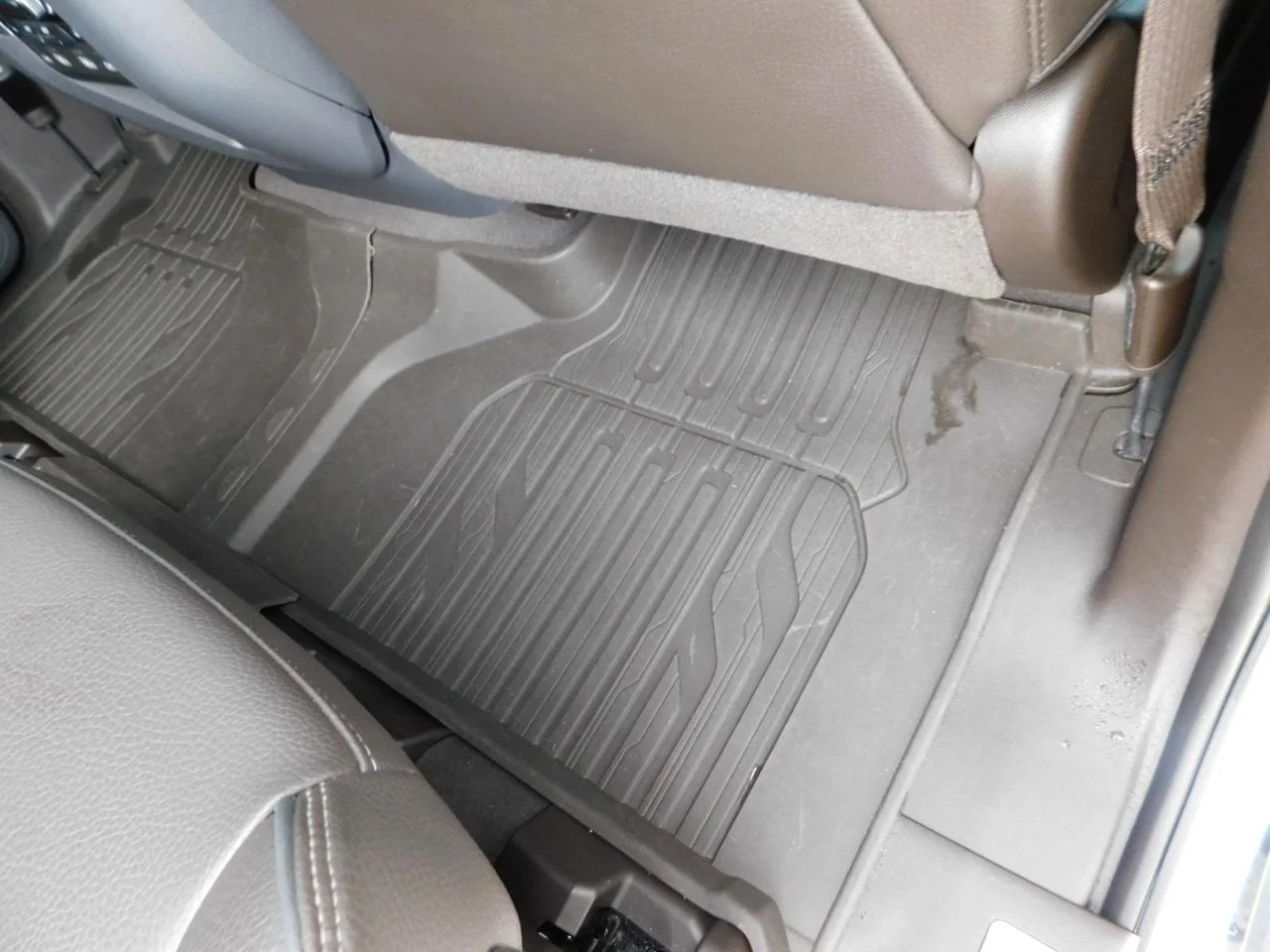 Used 2021 White GMC 4WD 4dr Denali image 13
