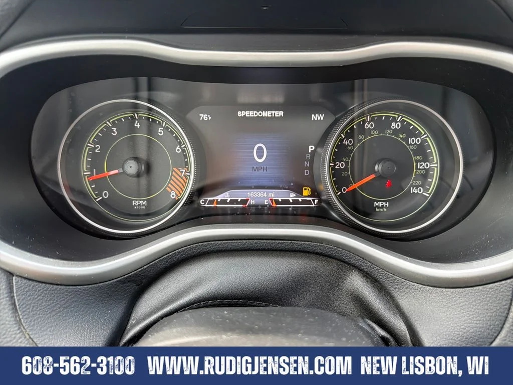 Used 2016 Gray Jeep Trailhawk image 15