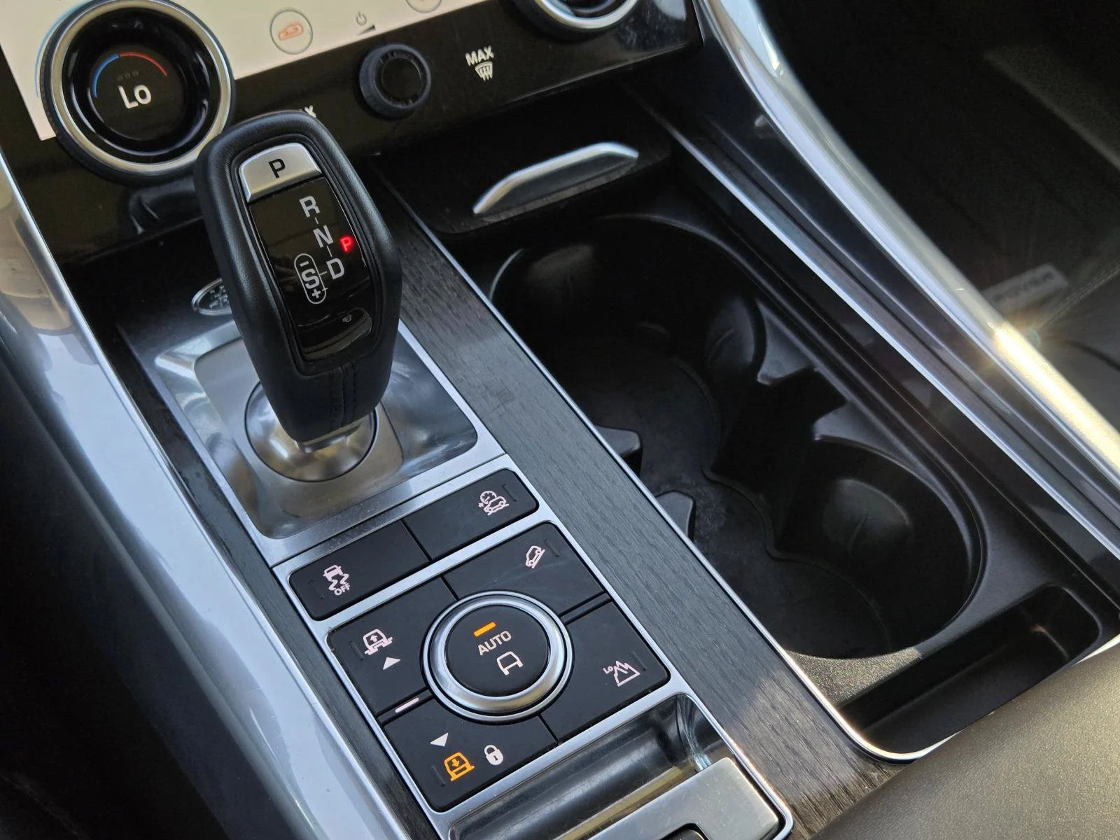 Used 2019 Fuji White Land Rover Dynamic image 23