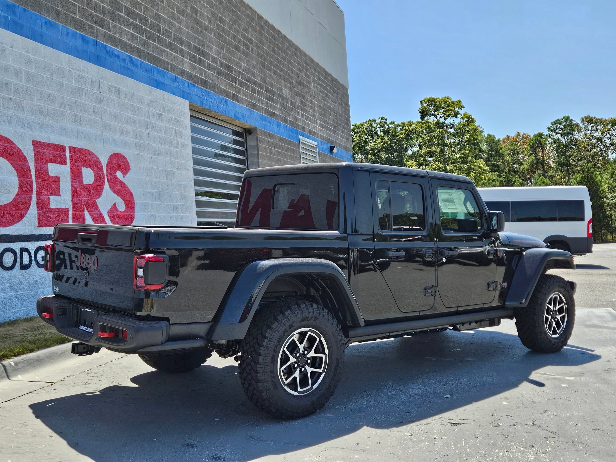 New 2026 Black Clear-Coat Exterior Paint Jeep Rubicon X image 7
