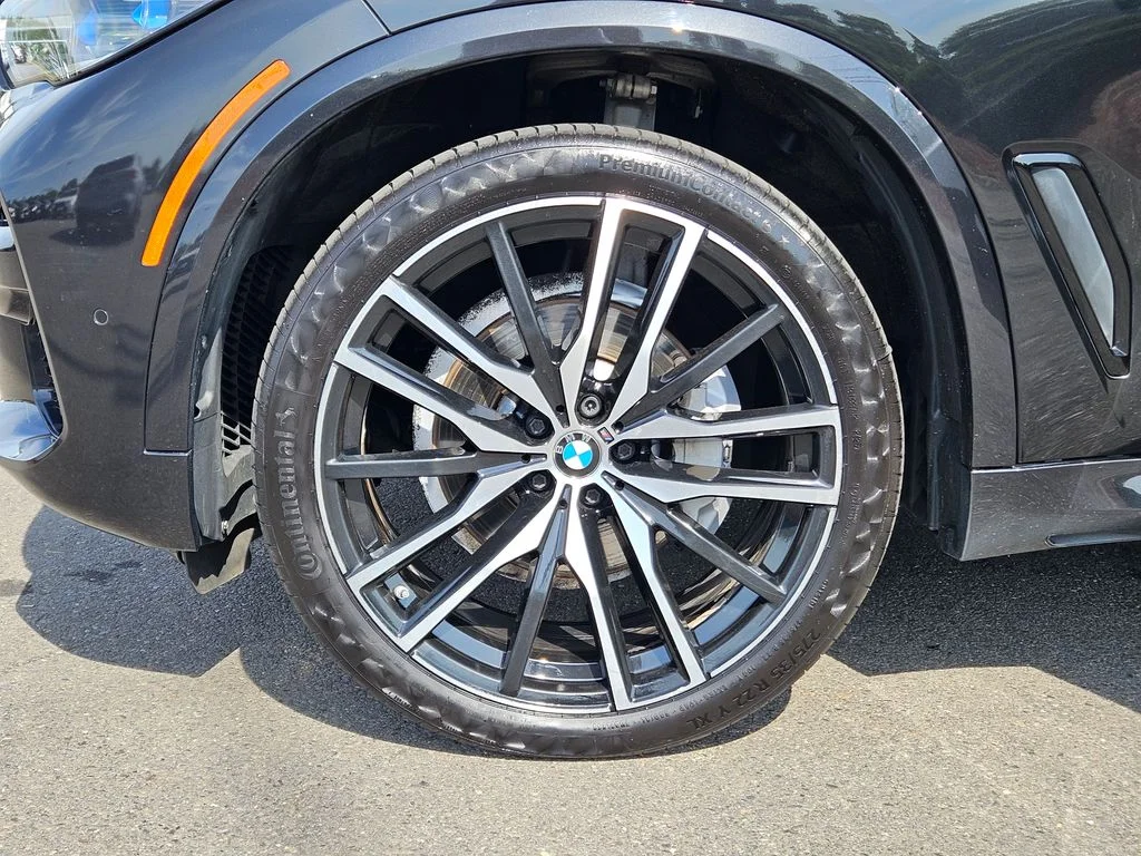 Certified Used 2022 Black Sapphire Metallic BMW xDrive40i image 42