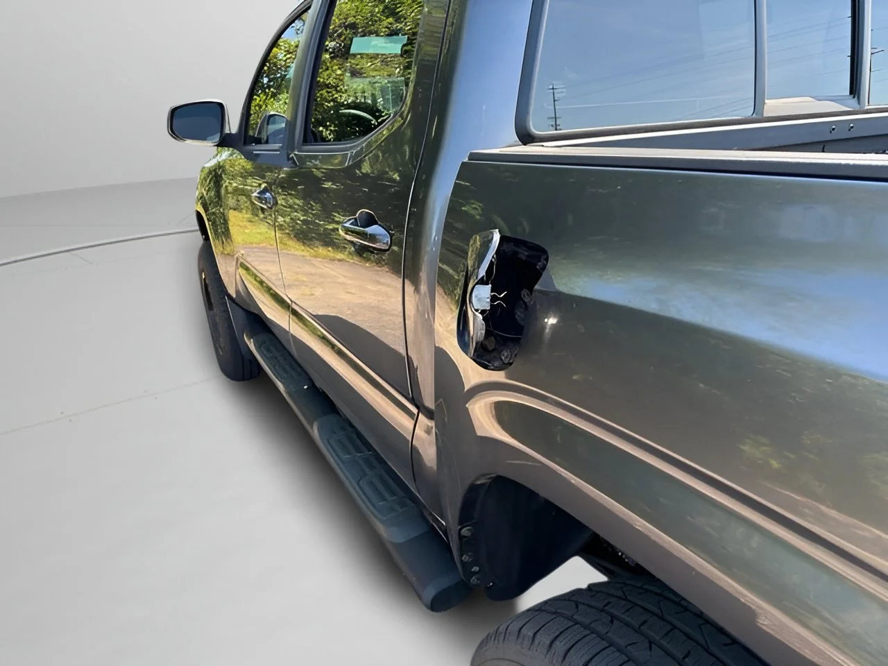 Used 2017 Magnetic Gray Metallic Toyota SR5 image 13