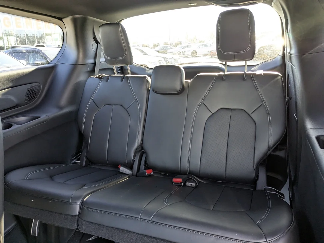 New 2026 Black Chrysler Select - - AWD - Rear DVD - 360 Degree Camera - Power Sliding Doors & More! image 32