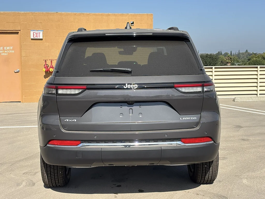 New 2026 Baltic Grey Metallic Clear Coat Jeep Altitude 4x4 image 4