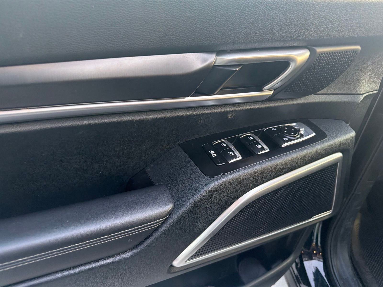 Used 2025 Ebony Black Kia S image 18