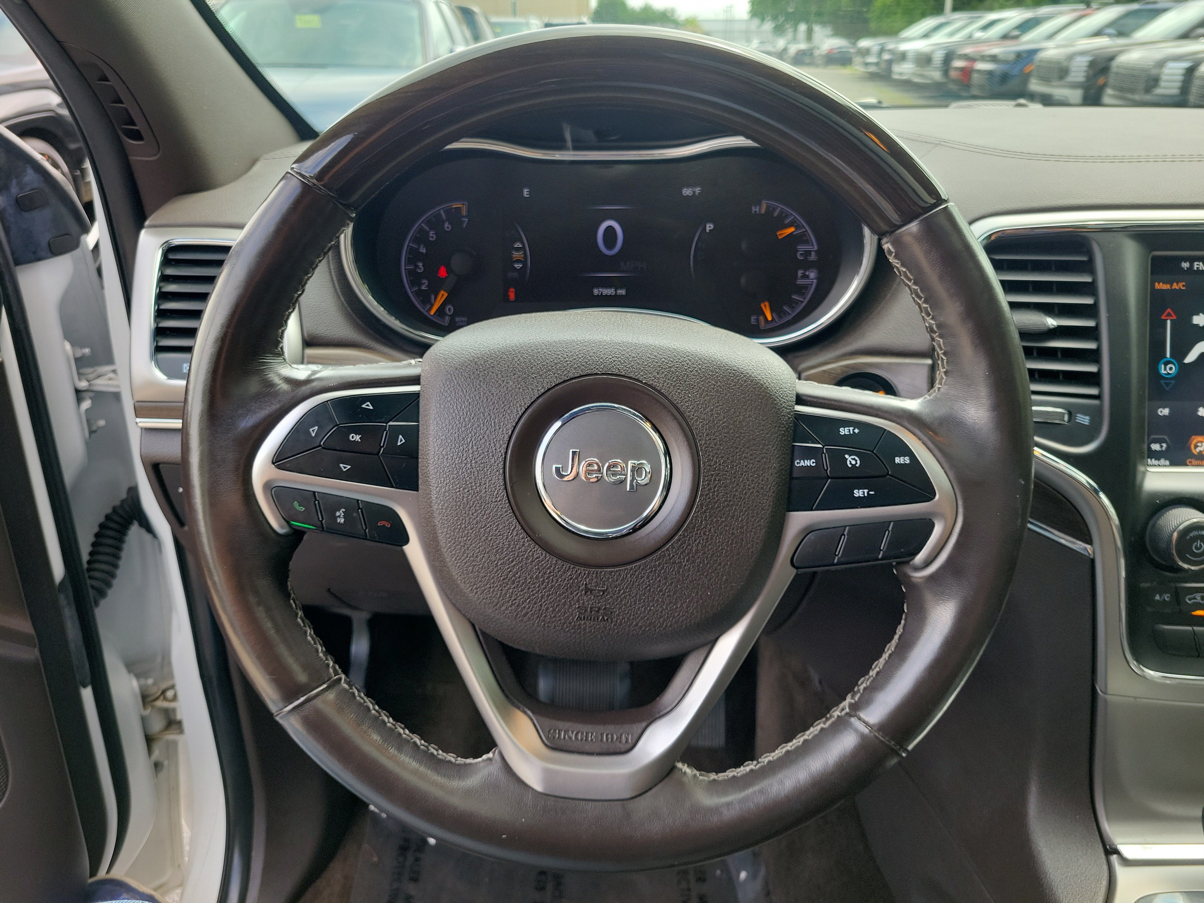 Used 2018 Ivory 3-Coat Jeep Overland image 21