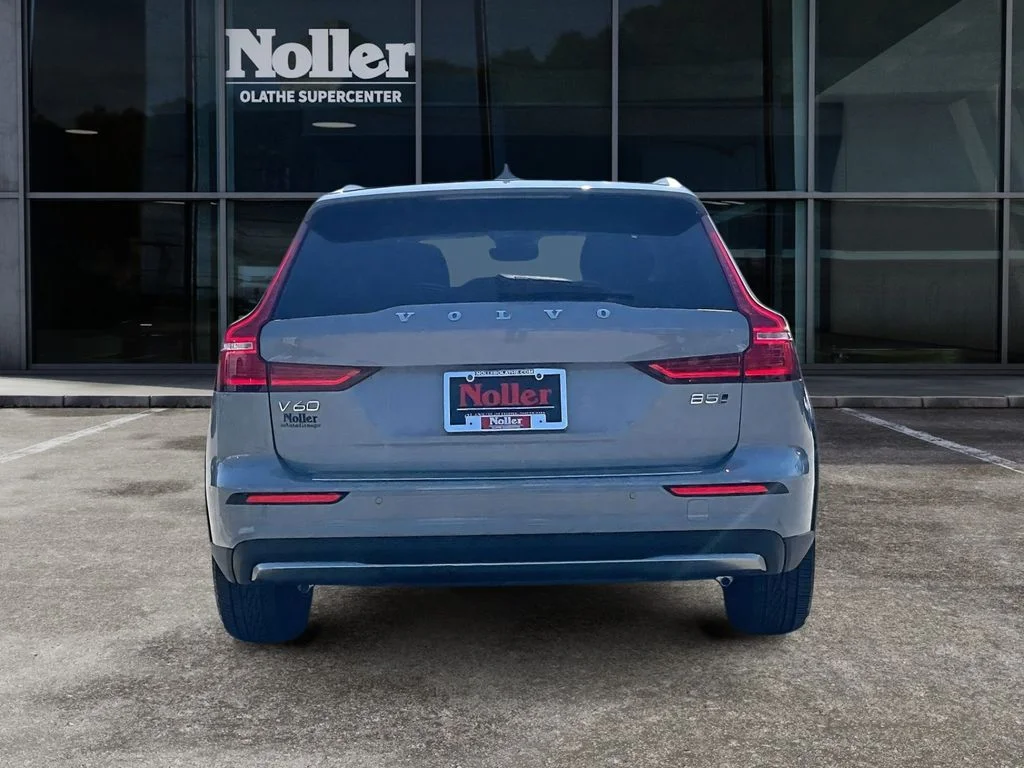 Certified Used 2024 Metallic Volvo B5 Plus image 3