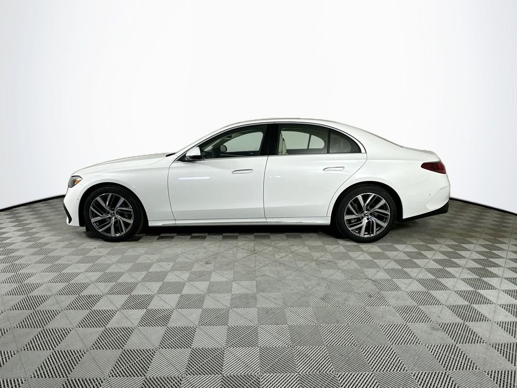 New 2026 MANUFAKTUR Moonlight White Metallic Mercedes-Benz E 350 image 4