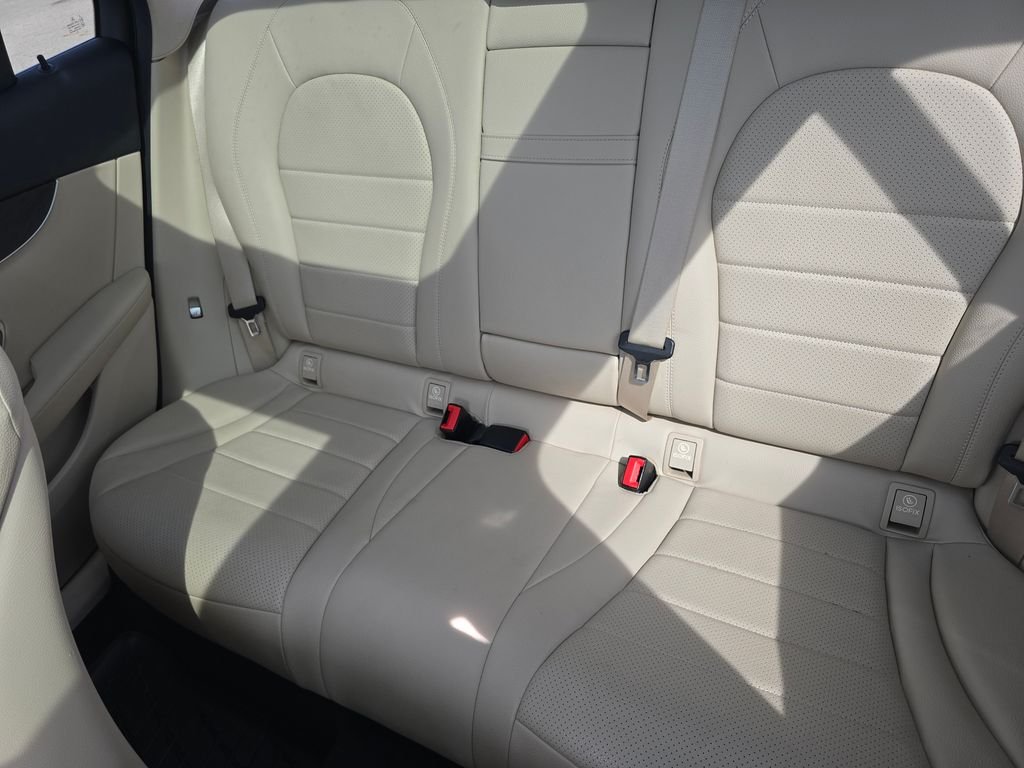 Used 2018 White Mercedes-Benz GLC 300 image 18