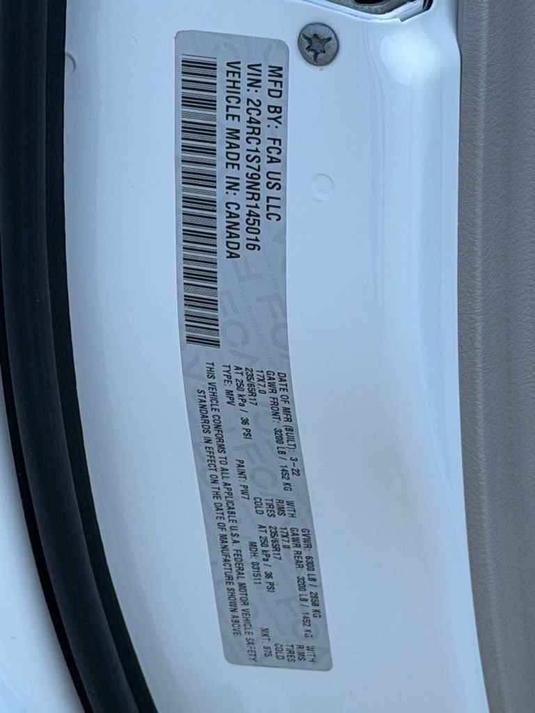 Used 2022 White Chrysler Limited image 28