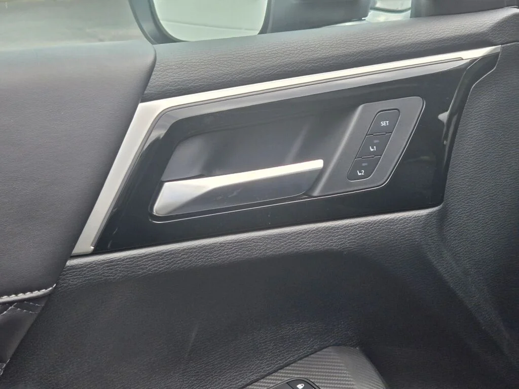 2025 Mitsubishi Outlander Plug-in Hybrid SEL - Photo 22
