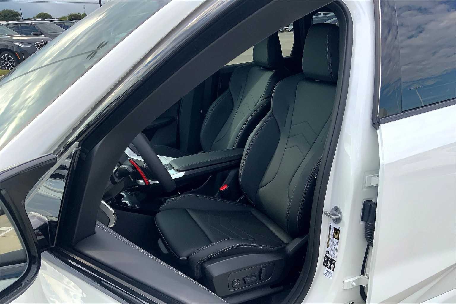 Used 2026 Alpine White BMW M35i image 9