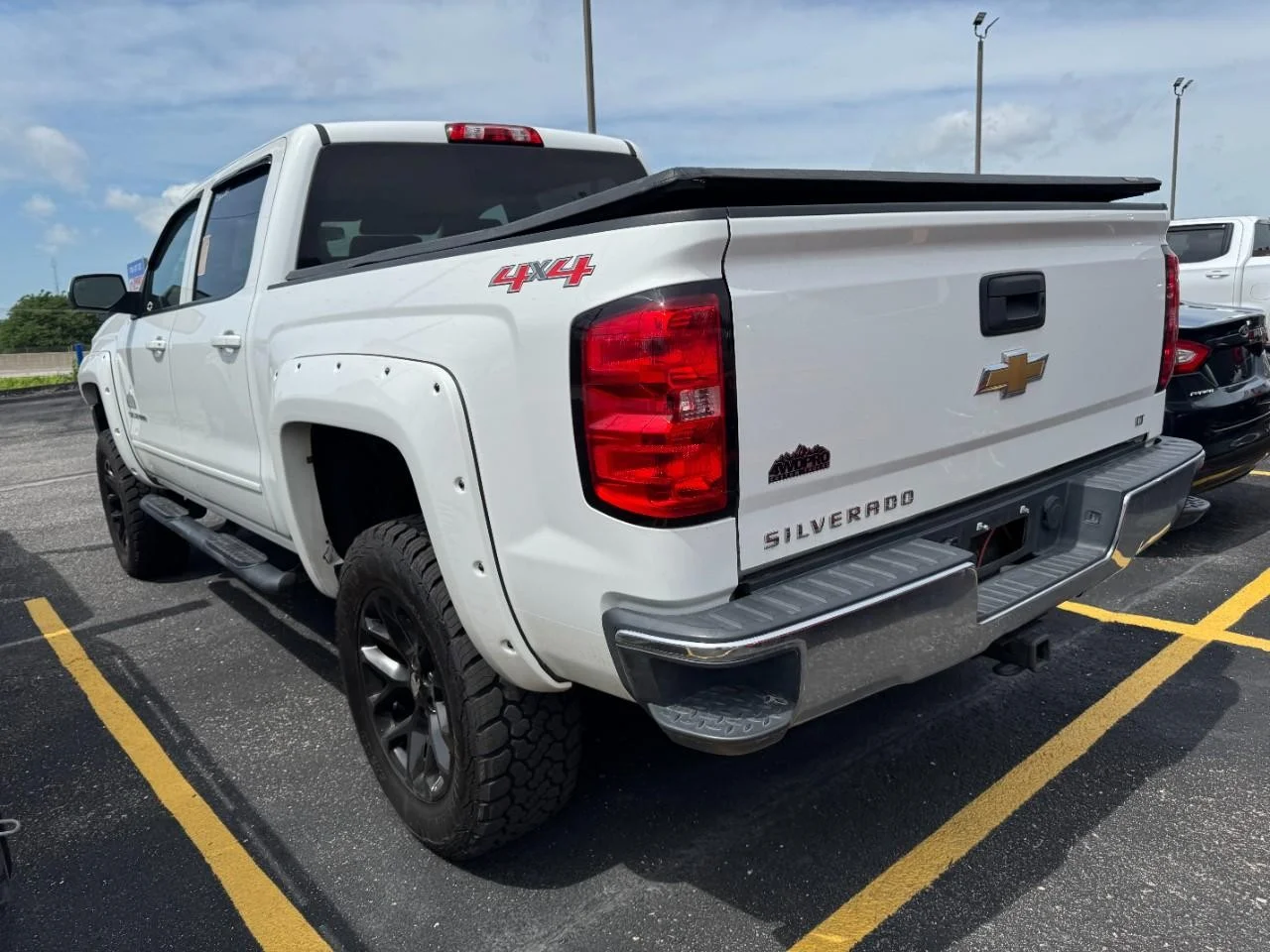 Used 2016 Summit White / White Chevrolet 4WD Crew Cab 143.5" LT w/1LT image 9