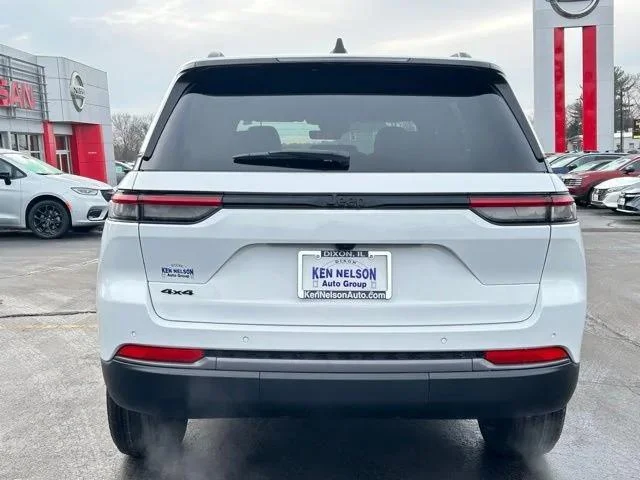 New 2026 Bright White Clear-Coat Exterior Paint Jeep Laredo image 8