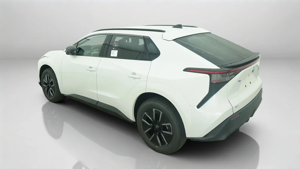 New 2027 Wind Chill Pearl Toyota XLE image 14
