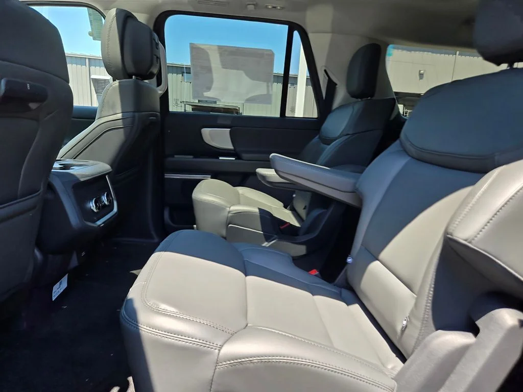 New 2027 Agate Black Metallic Ford MAX Active image 17