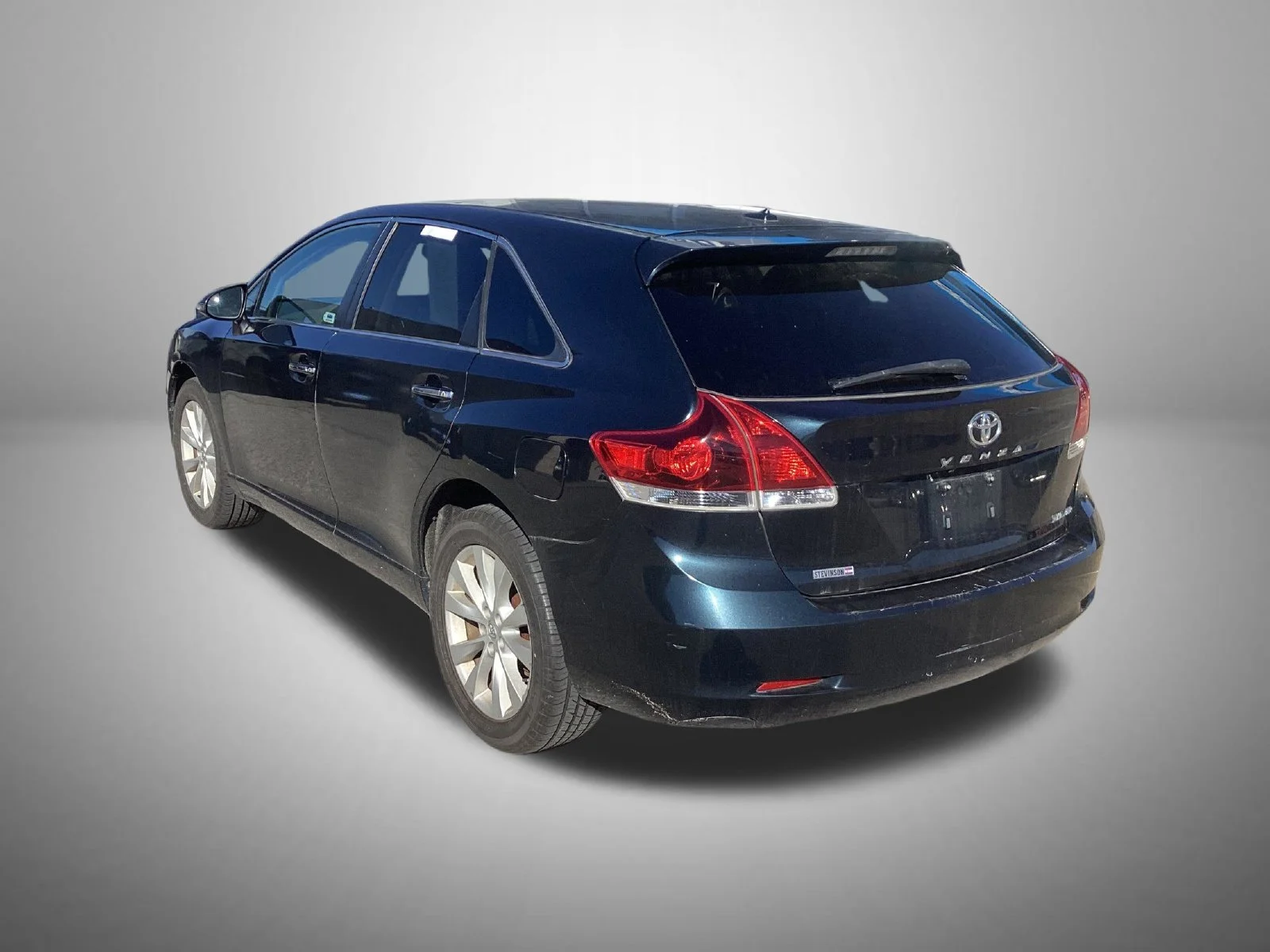 Used 2015 Gray Toyota XLE image 2