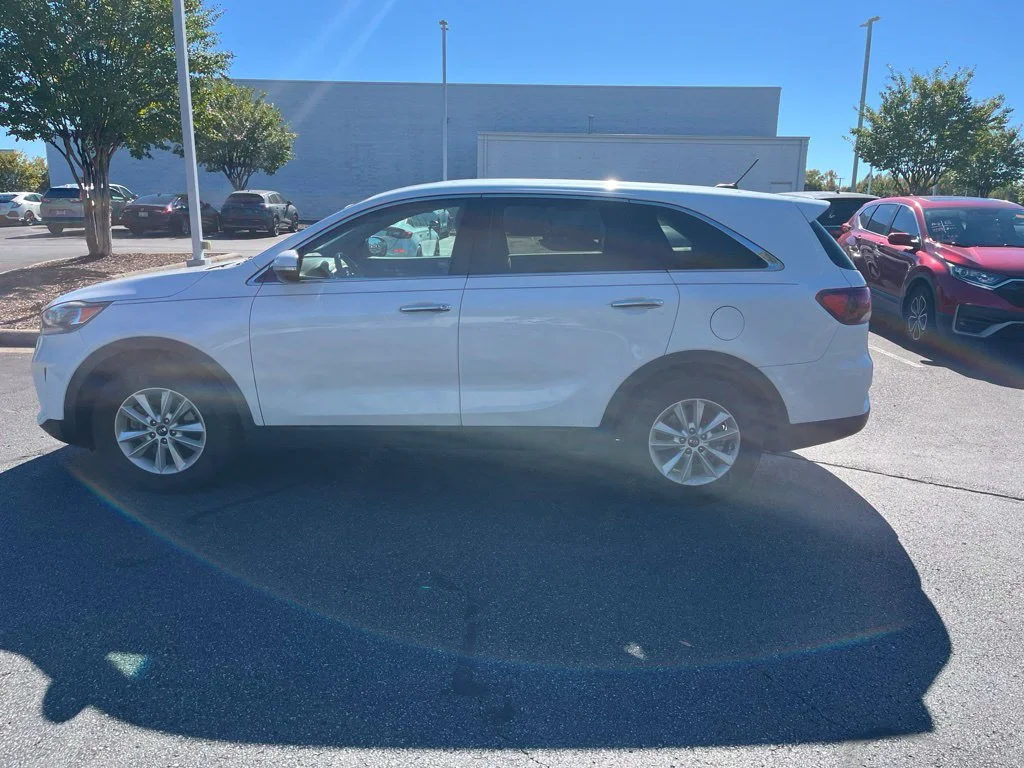 Used 2019 White Kia LX image 6