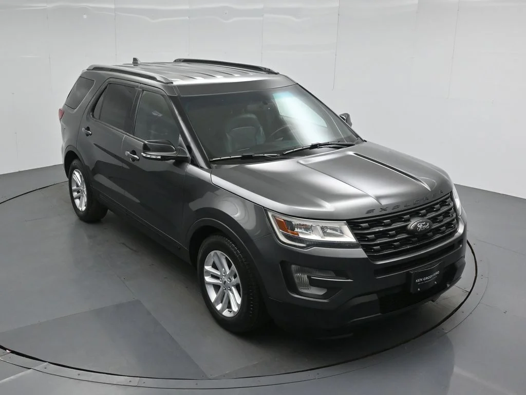 Certified Used 2017 Gray Ford XLT image 39