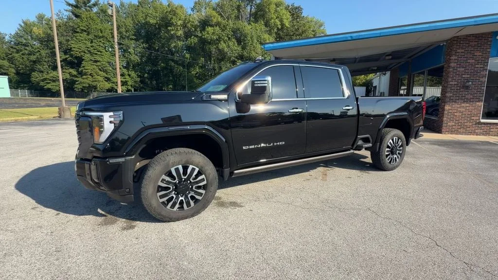 Used 2024 Black GMC Denali Ultimate image 4
