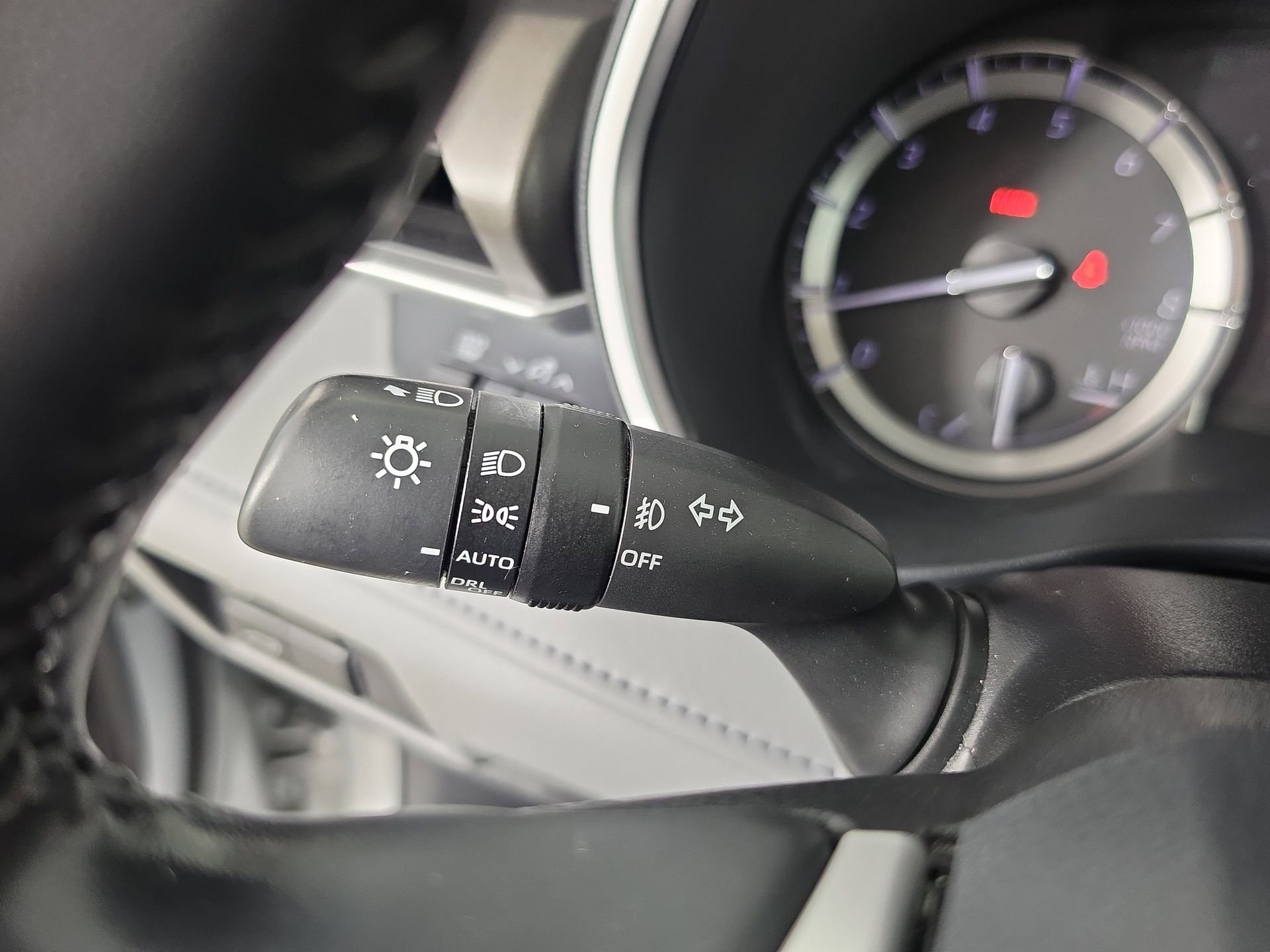 Used 2022 Silver Toyota XLE image 25