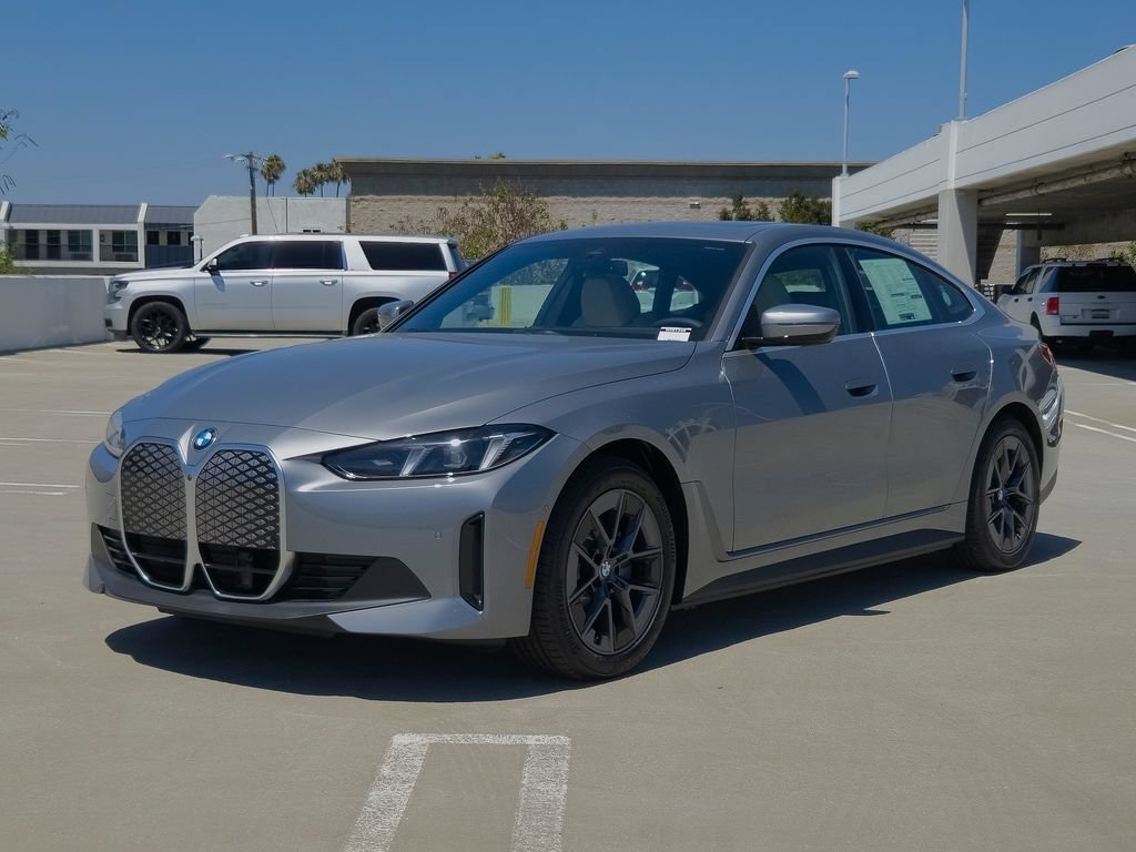 New 2026 Skyscraper Grey Metallic BMW eDrive40 image 3
