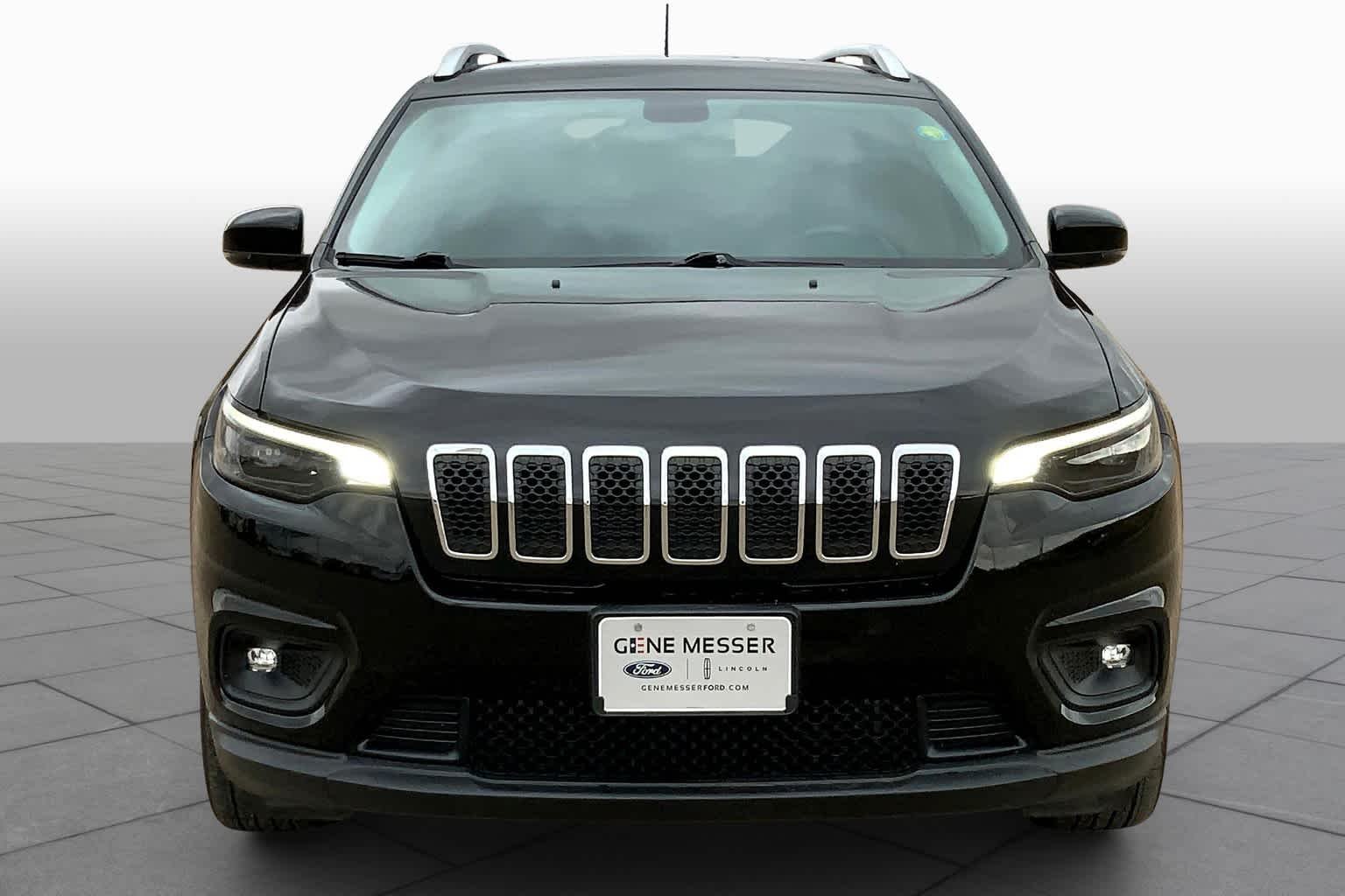 Used 2019 Diamond Black Crystal Pearlcoat Jeep Latitude Plus image 4