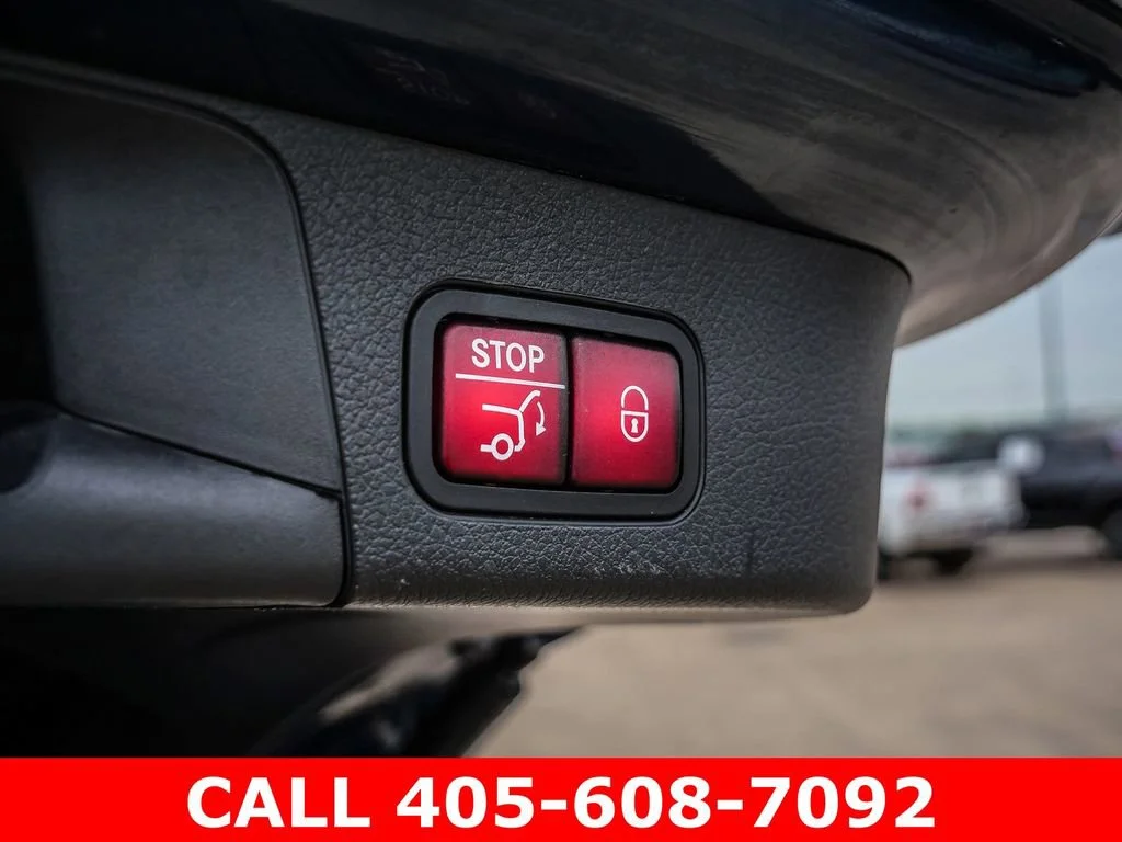 Used 2021 Blue Mercedes-Benz GLB 250 image 12