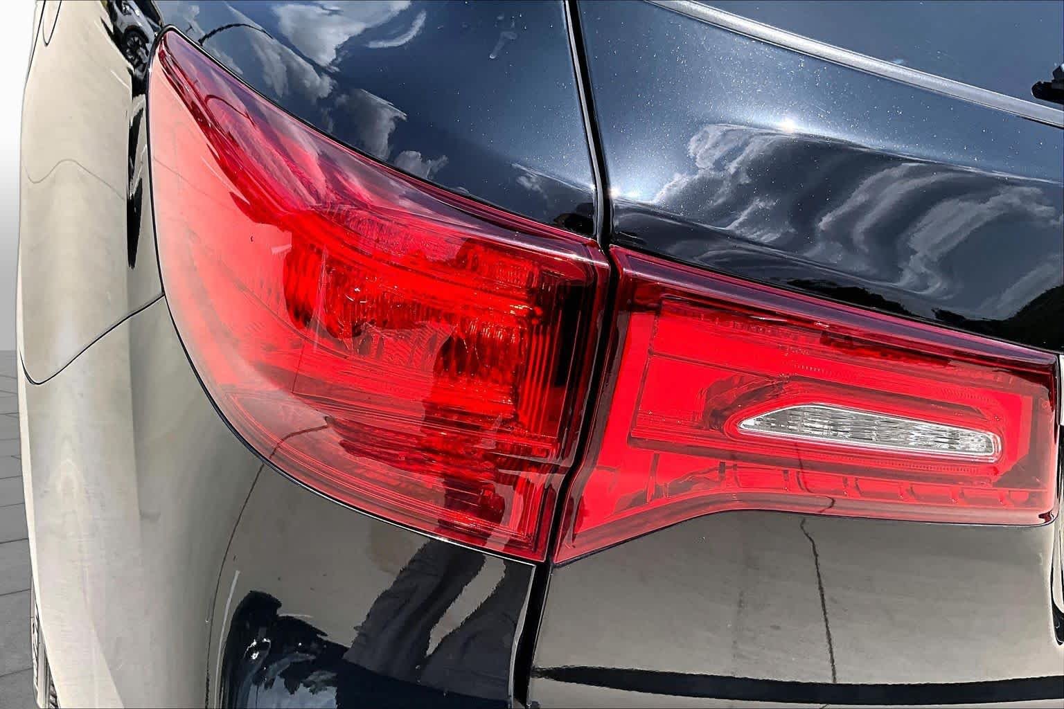 Used 2020 Majestic Black Pearl Acura  image 27