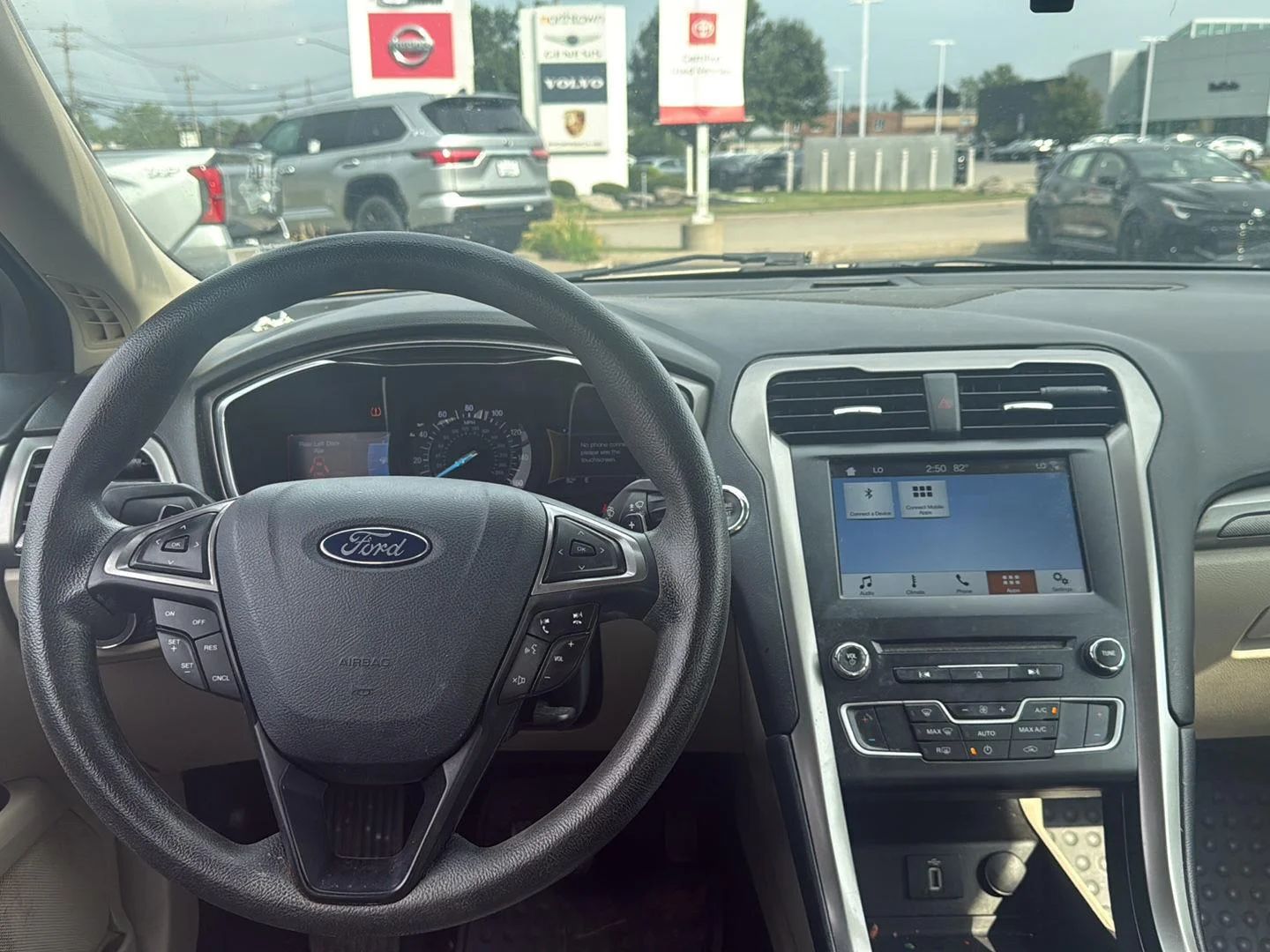 Used 2017 White Gold Ford SE image 13
