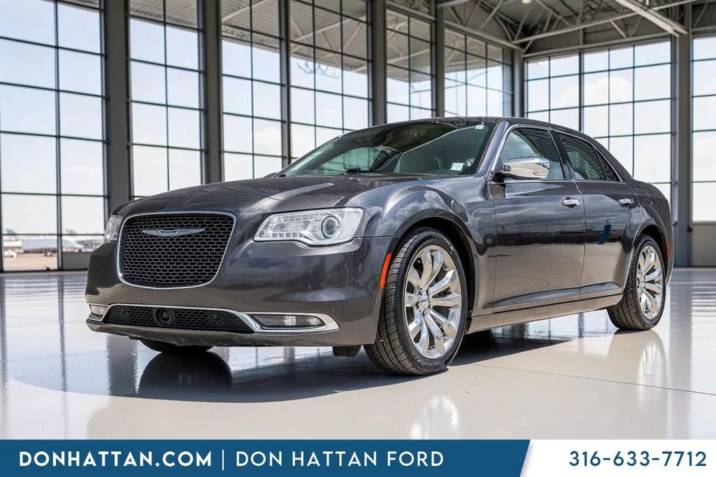 2018 Chrysler 300 Limited's photo