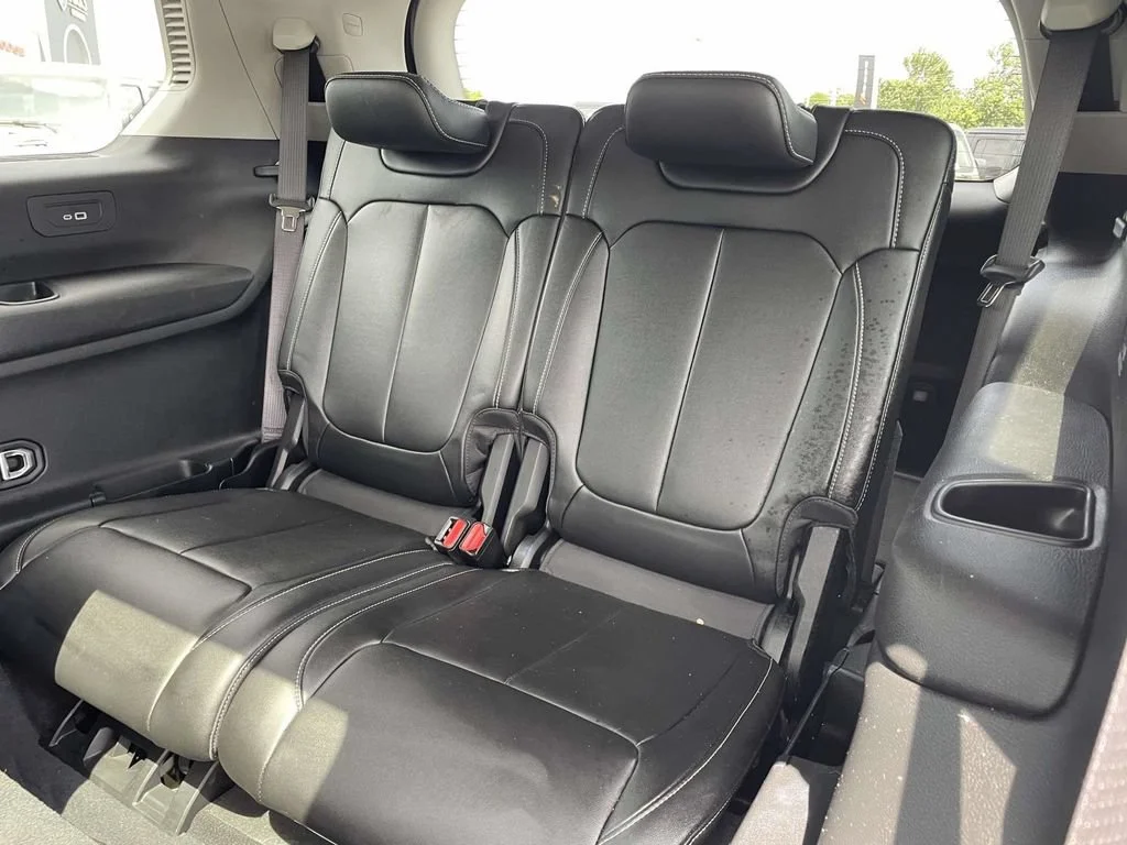 Used 2023 Silver Jeep Limited 4x4 image 23