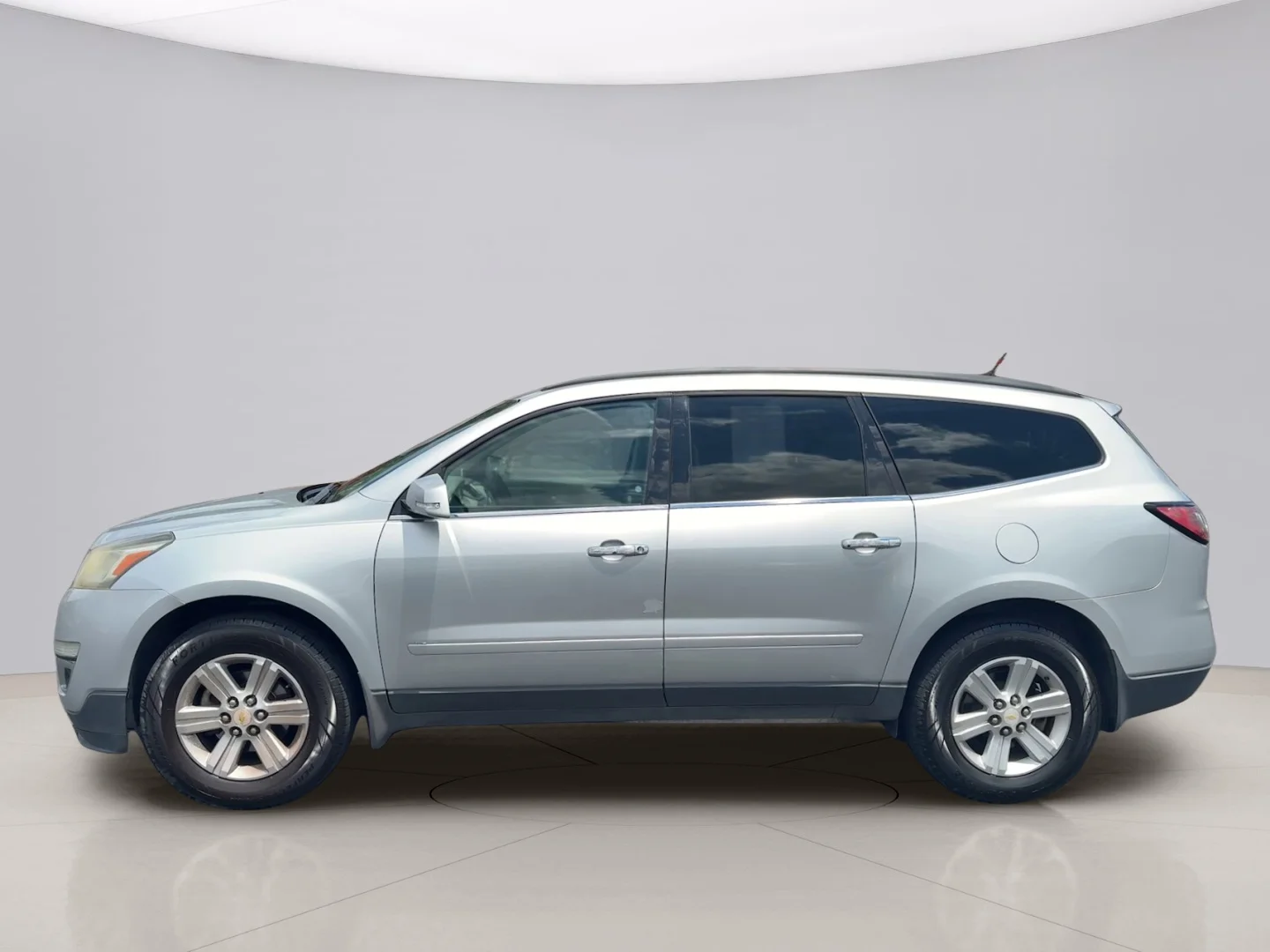Used 2014 Silver Chevrolet LT image 2