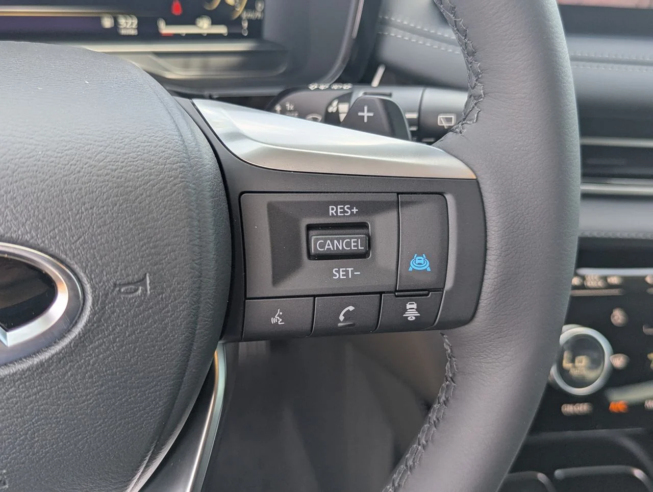 New 2027 RADIANT WHITE INFINITI Luxe AWD image 17