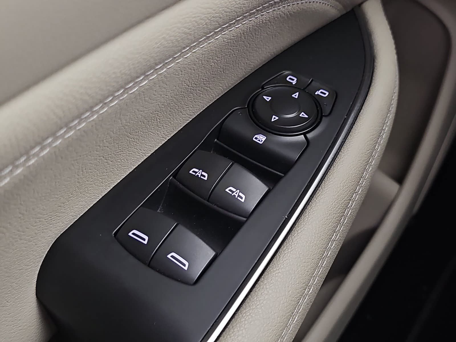 Used 2018 White Buick Essence image 24