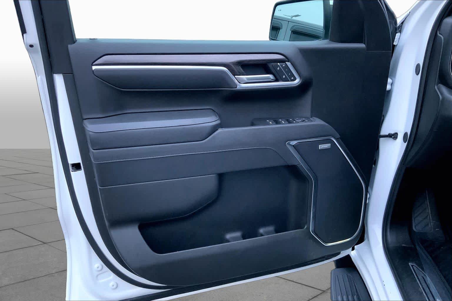 Used 2025 Summit White Chevrolet LTZ image 21