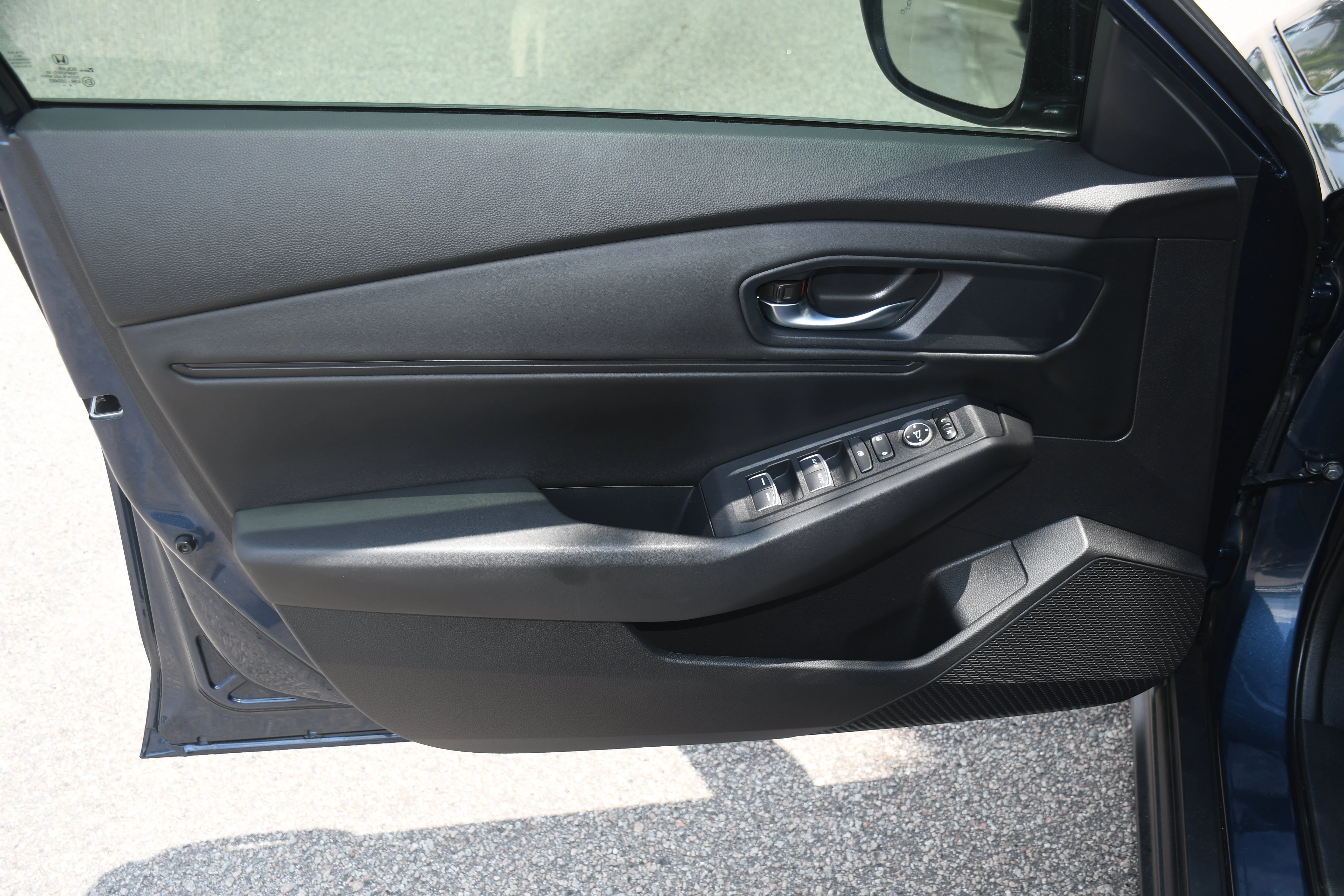 Used 2025 Blue Honda SE image 10