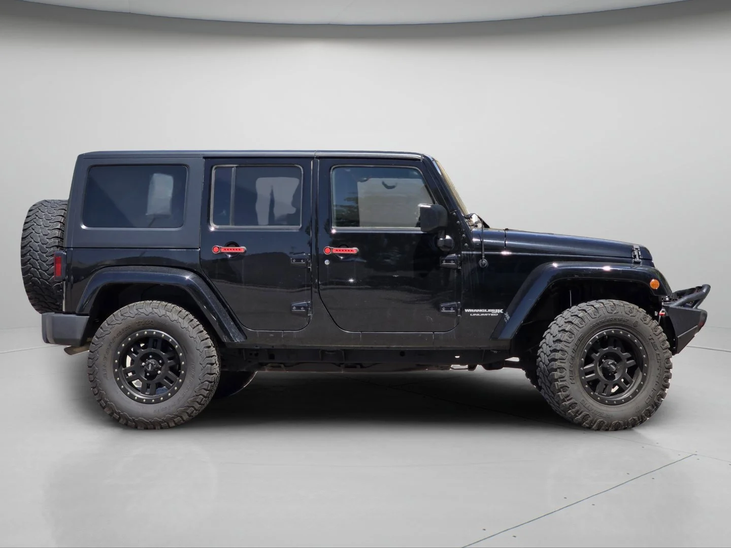 Used 2018 Black Clearcoat Jeep Sahara image 18