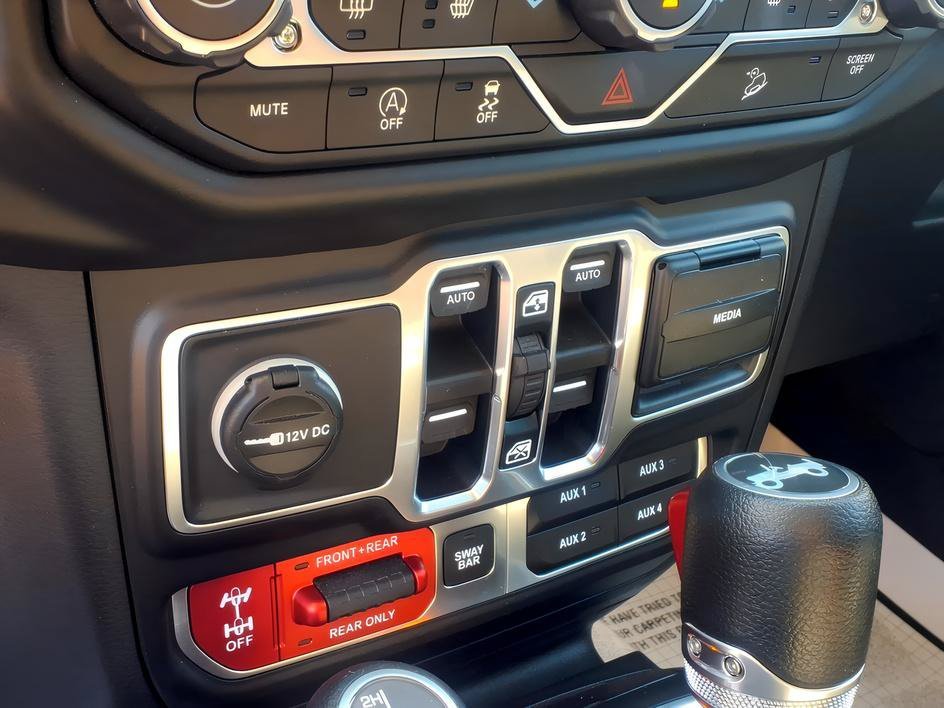 Used 2018 Granite Crystal Metallic Clearcoat Jeep Rubicon image 20