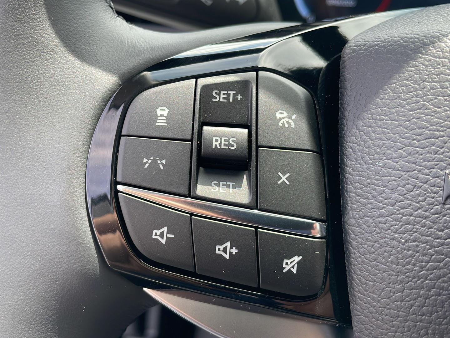 New 2026 Star White Metallic Tri-Coat Ford Platinum™ image 14